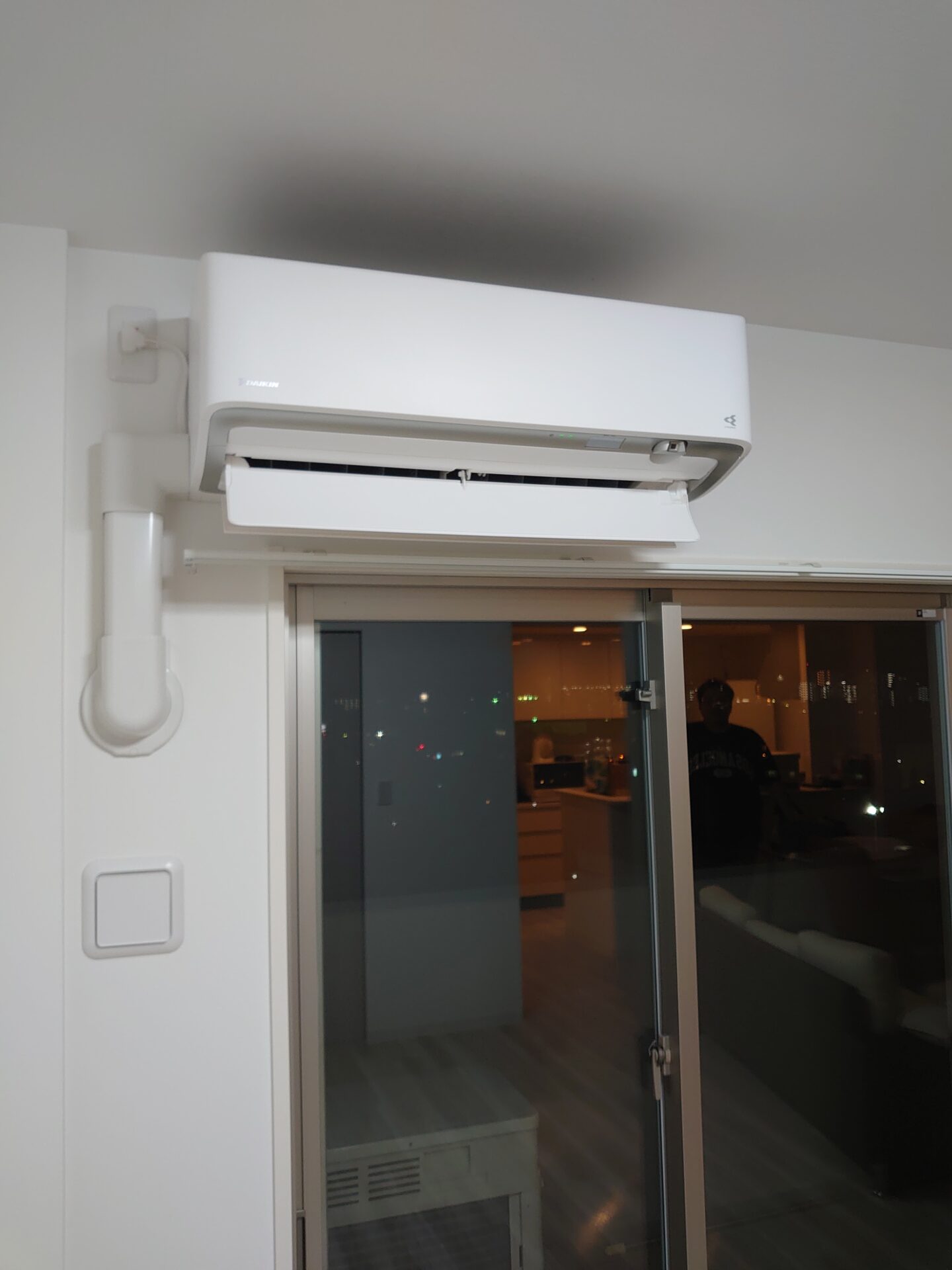 滋賀県草津市｜新築マンションにてダイキンうるさらエアコン取り付け事例