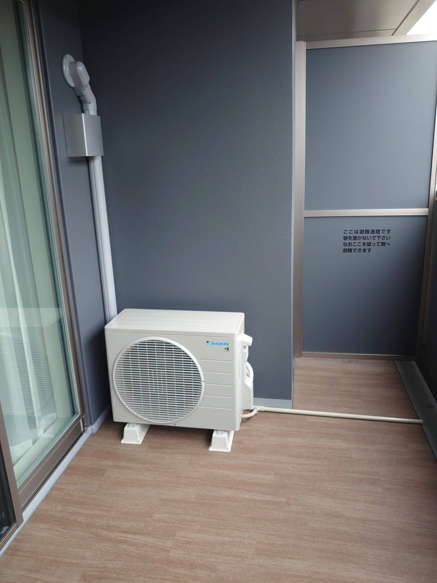 エアコンは自分で新品を購入して、施工は安井電気に依頼が、一番お得です。